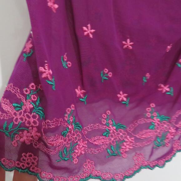 Frederick's of Hollywood Women M Purple Pink Strappy Embroidered Floral Top Y2K - Picture 4 of 5